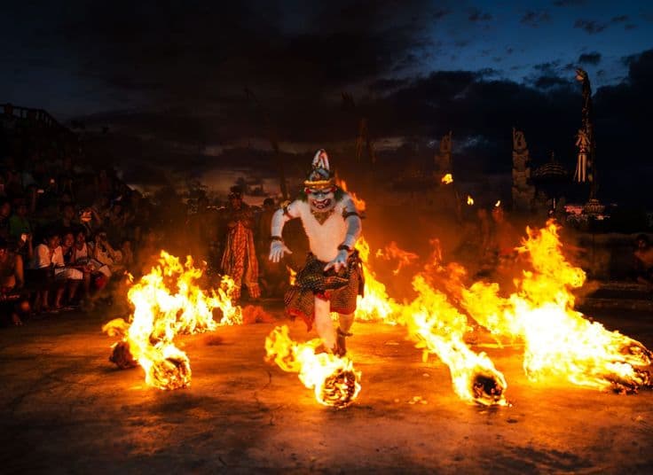 Kecak Api & Tari Trans Desa Adat Sambah